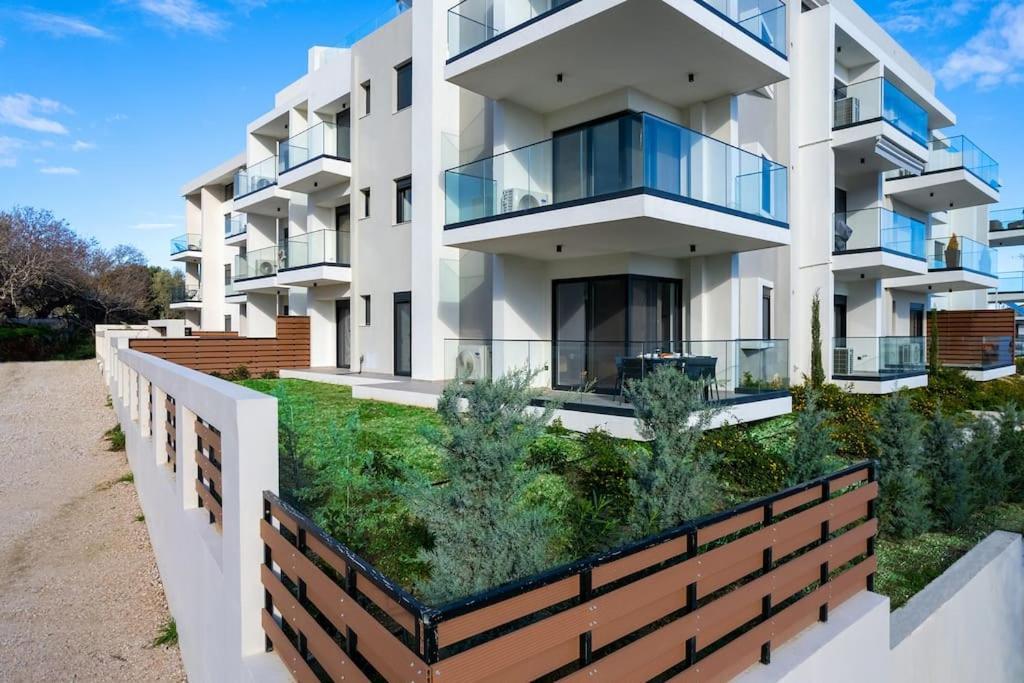 Maison Du Jardin 2-Bedroom Apartment Private Outdoor Jacuzzi Rhodes City Esterno foto