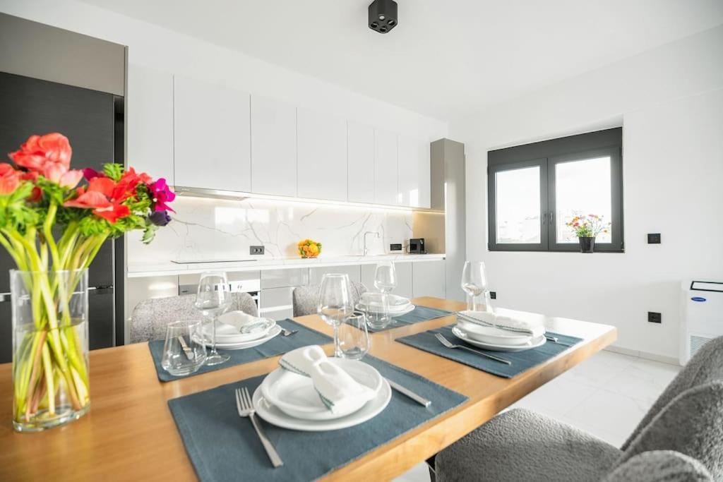 Maison Du Jardin 2-Bedroom Apartment Private Outdoor Jacuzzi Rhodes City Esterno foto