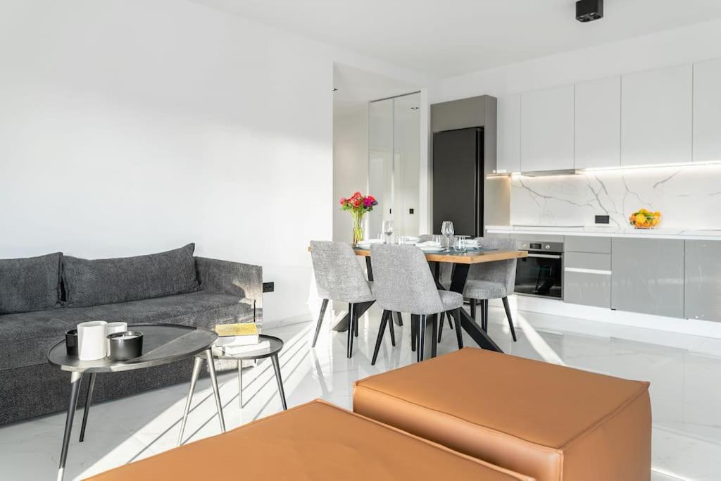 Maison Du Jardin 2-Bedroom Apartment Private Outdoor Jacuzzi Rhodes City Esterno foto